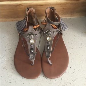 Jellypop Zipper Back Grey Suede Sandals NWOT